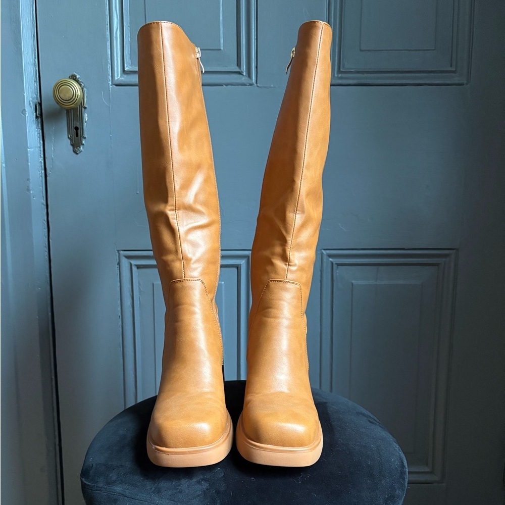 🆕 70s-inspired tan faux leather knee-high boots - Picture 5 of 7